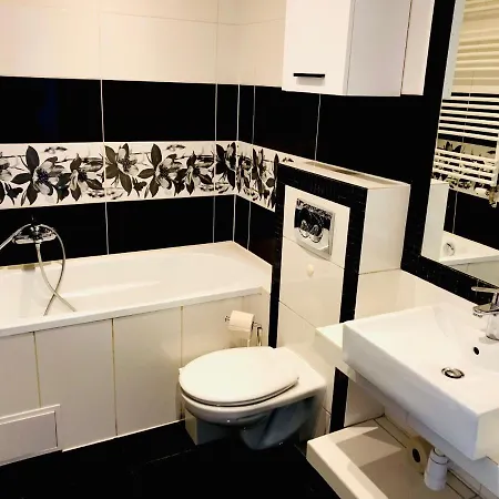 Mieszkanie Z Ogrodkiem ヴロツワフ