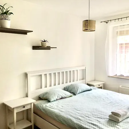 Mieszkanie Z Ogrodkiem *